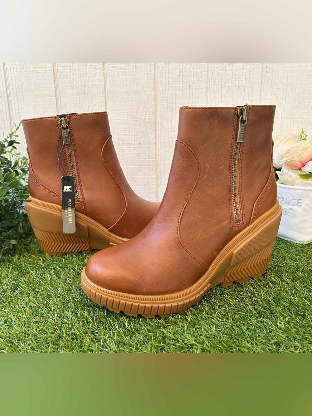 SOREL women 
Ona Ave'' Zip Wedge Booties Color: Velvet Tan, Gum 2 size 9.5 new - Picture 7 of 16